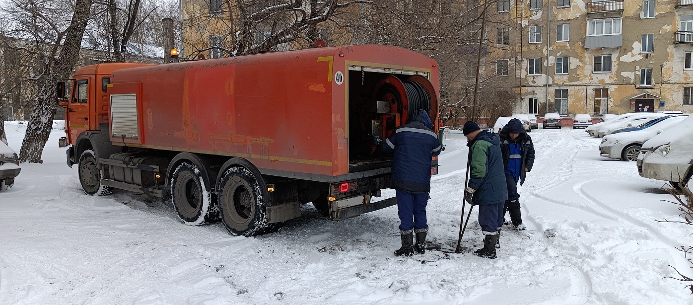 Прочистка канализации от засоров гидропромывочной машиной и специальным оборудованием в Лабинске