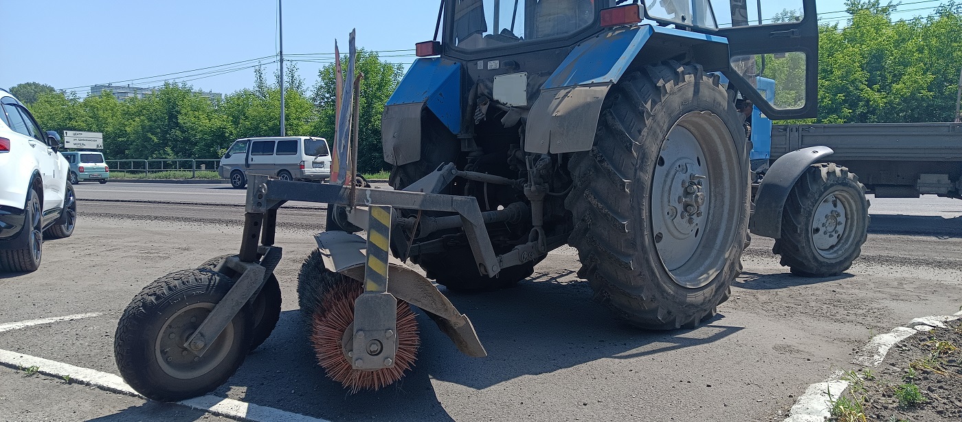 Услуги трактора с щеткой МТЗ в Новокубанске