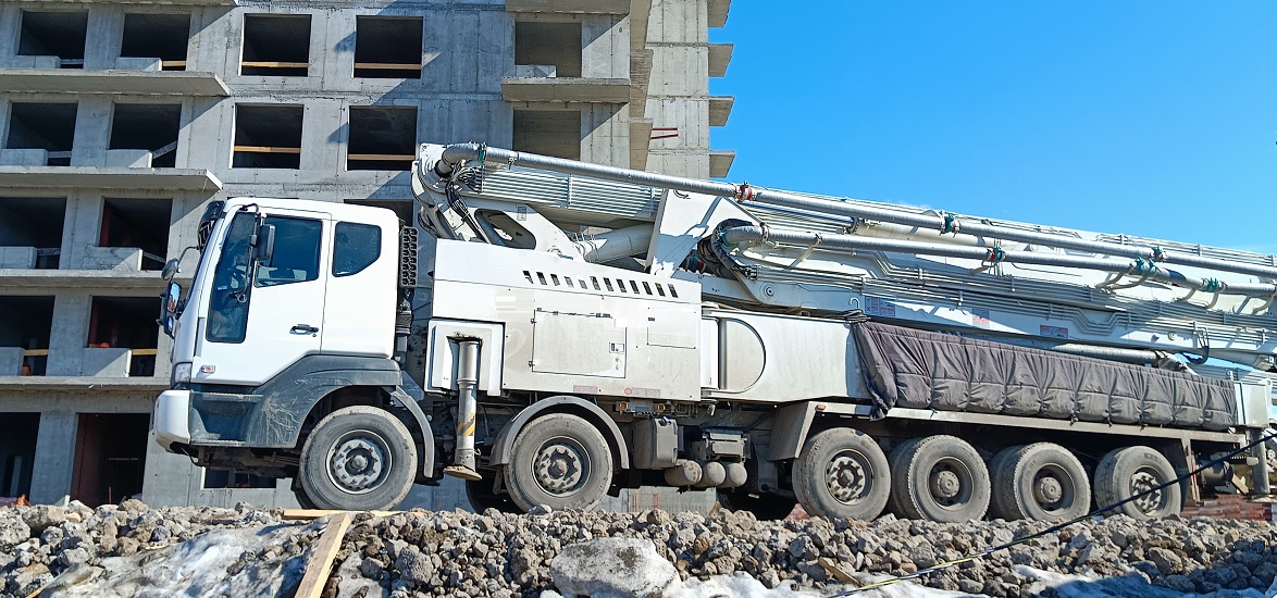 Услуги и заказ бетононасосов для заливки бетона в Новороссийске