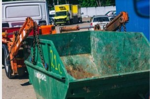 Вывоз строительного мусора контейнером-лодочкой 8м3 стоимость услуг и где заказать - Краснодар